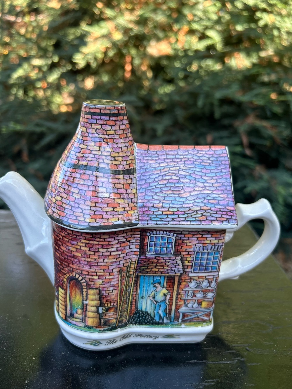 vintage Sadler "The Old Pottery" novelty teapot
